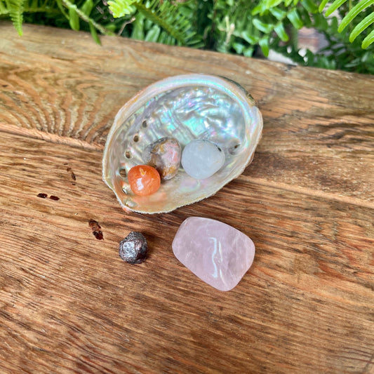 Love Crystal Kit - Embrace the energies of Rose Quartz, Rhodonite, Garnet, Rainbow Moonstone, and Carnelian. Allow these crystals to enhance love, compassion, and connection in your life.