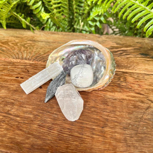 Clearing Crystal Kit - Featuring Selenite, Black Kyanite, Clear Quartz, White Howlite, and Lepidolite. Use this kit to cleanse and purify your energy, promoting clarity and emotional balance.