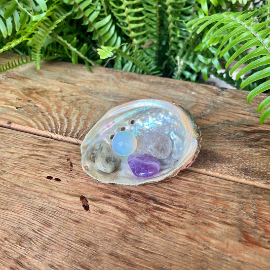 Sleep Crystal Kit - Discover serenity with Amethyst, Smoky Quartz, Labradorite, and Opalite. Enhance your sleep routine and cultivate a peaceful atmosphere.